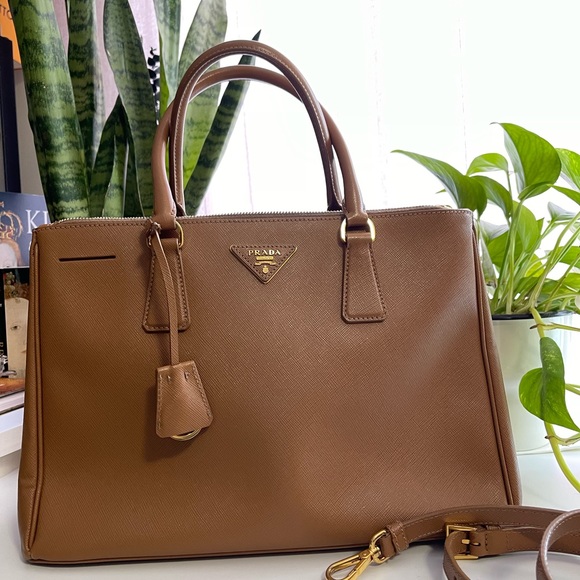 Prada Galleria Saffiano - Picture 2 of 4